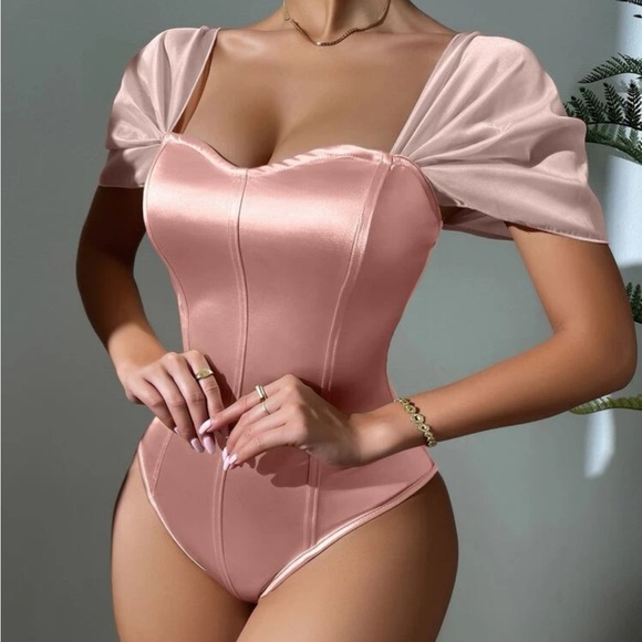 Luxe sweetheart neck satin bodysuit - Picture 15 of 16